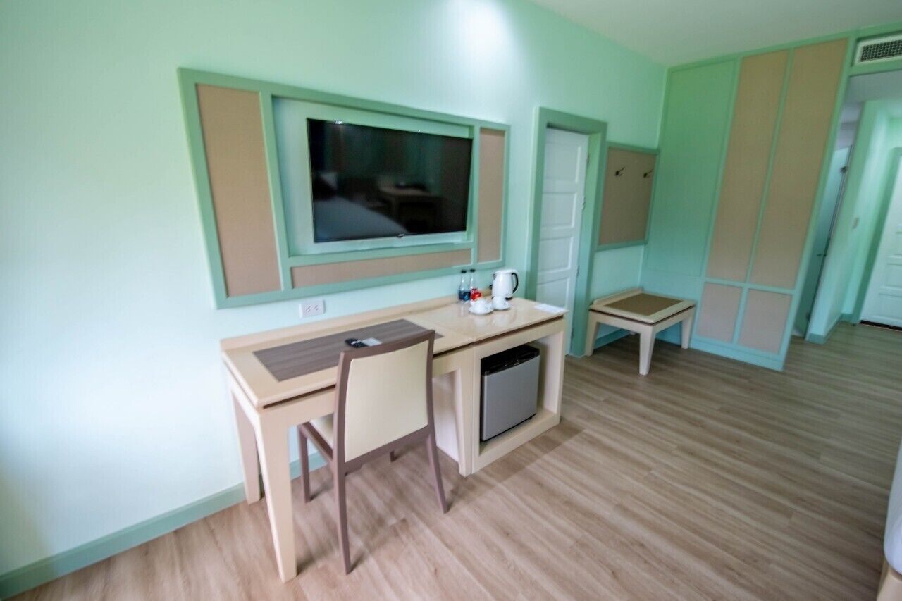 deluxe garden wing king room | 1 bedroom, minibar, in-room safe, desk