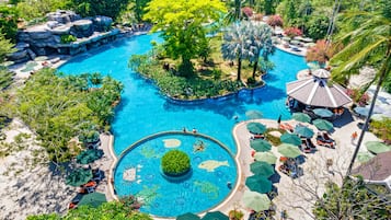 3 outdoor pools, pool umbrellas, pool loungers