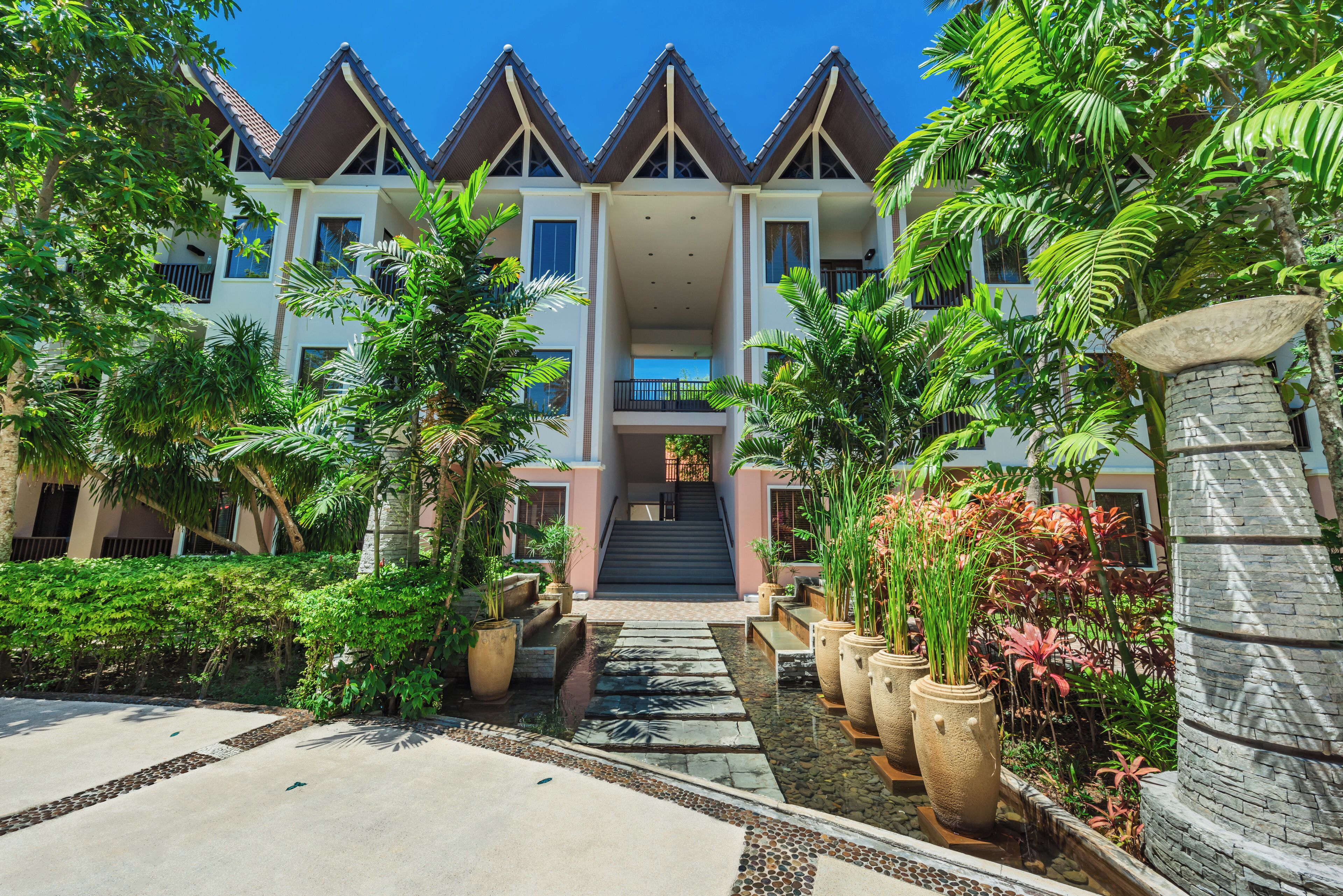 grand deluxe twin room | 1 bedroom, minibar, in-room safe, desk