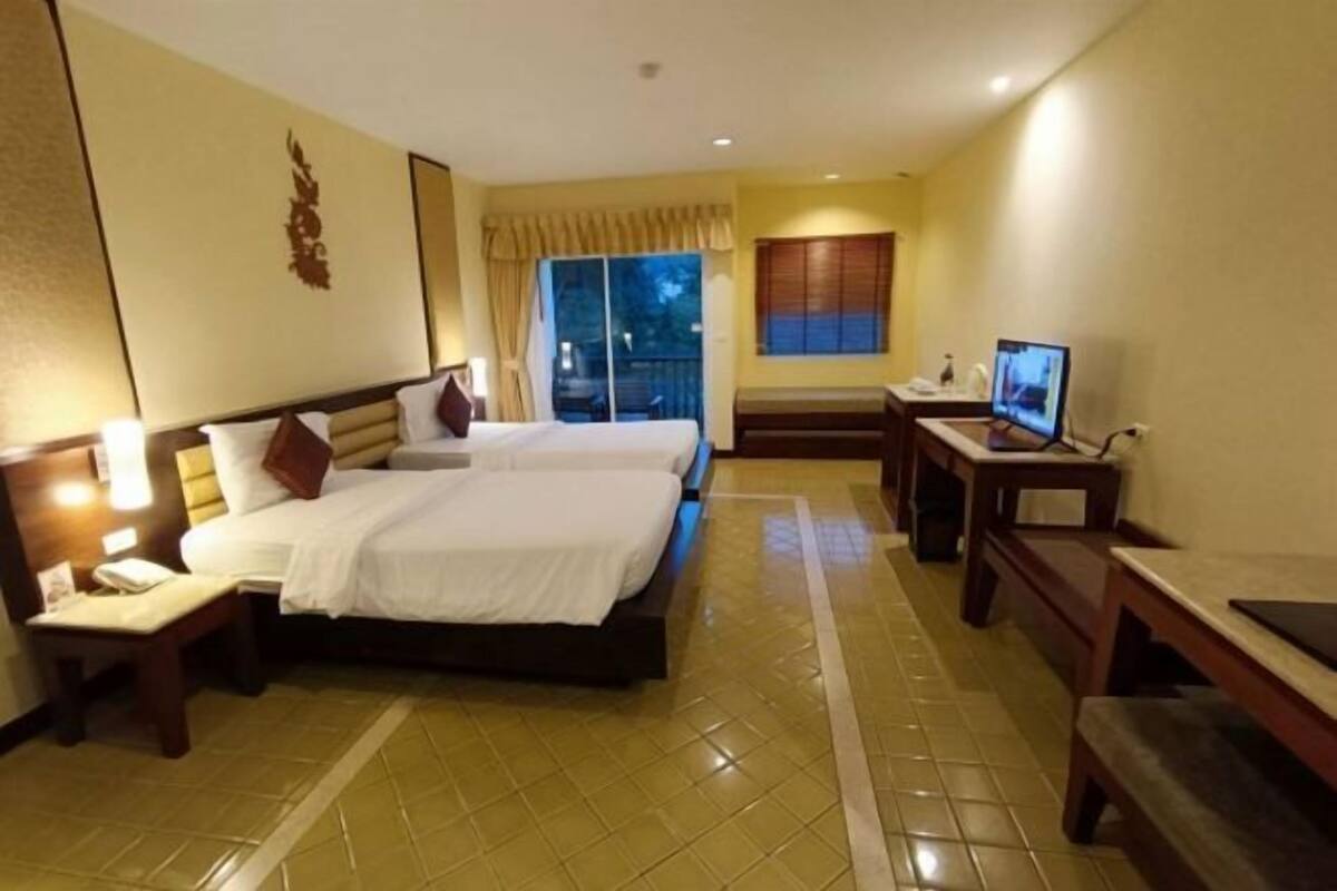 Een minibar, een kluis op de kamer, een bureau, gratis wifi