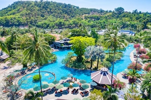 3 outdoor pools, pool umbrellas, pool loungers