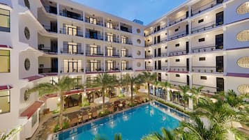 Outdoor pool, pool umbrellas, sun loungers