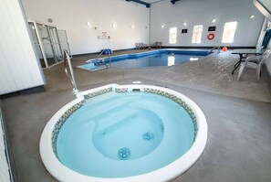 Indoor pool - Super 8 by Wyndham Medicine Hat AB (Medicine Hat)