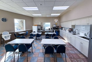 Free daily on-the-go breakfast  - Super 8 by Wyndham Medicine Hat AB (Medicine Hat)