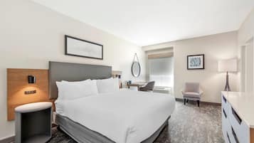 Quarto standard, 1 cama King, para não fumantes | Cofres nos quartos, escrivaninha, espaço de trabalho para notebook