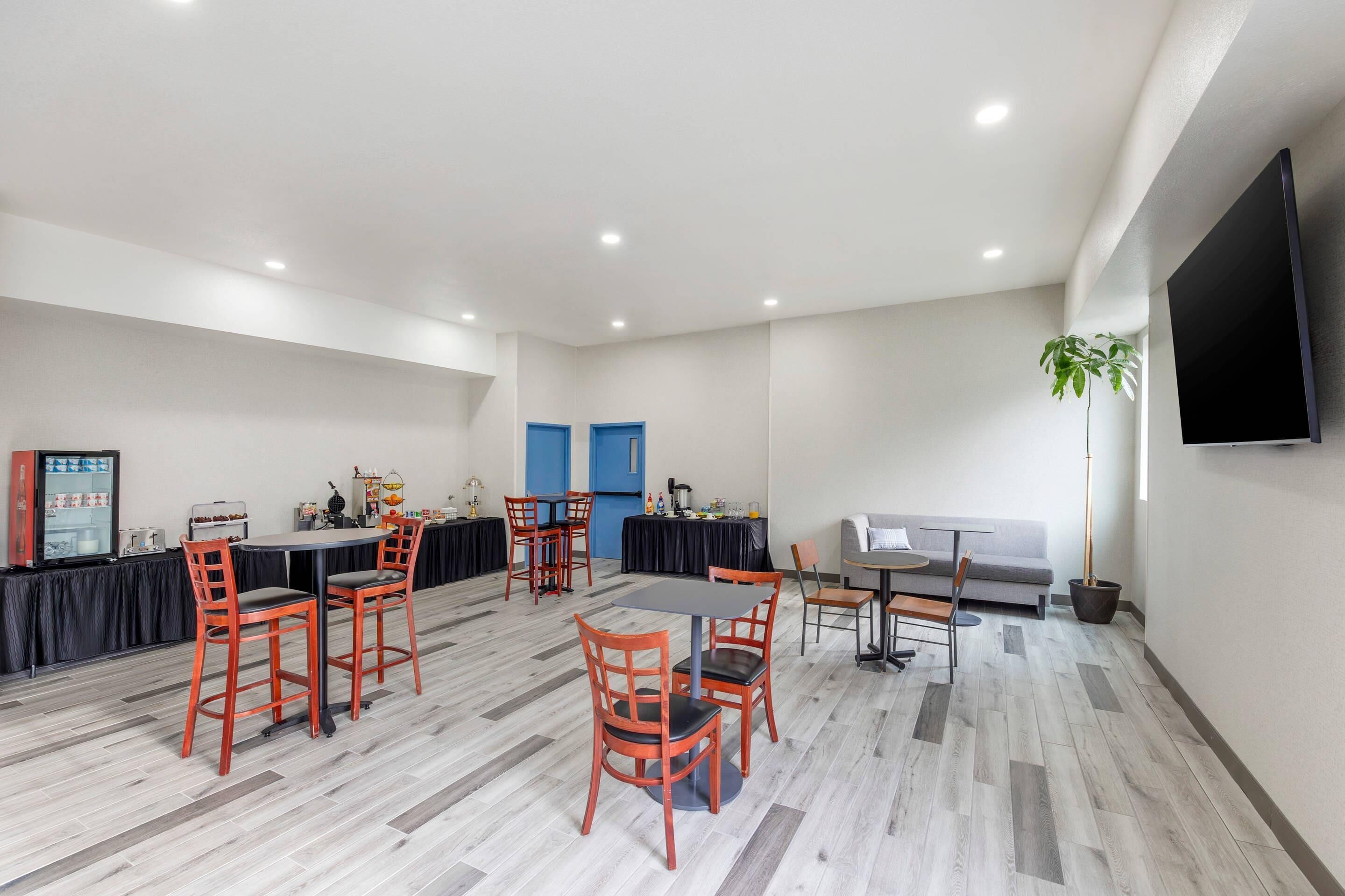 Free daily continental breakfast