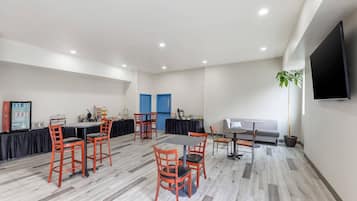 Free daily continental breakfast