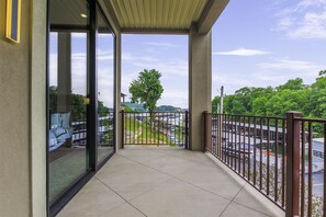 Townhouse King Room with Balcony | Terrace/patio