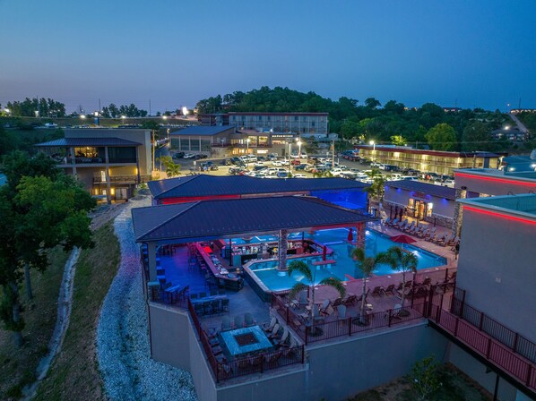 3 bars/lounges, swim-up bar, poolside bar