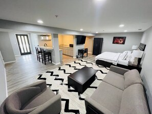 Beach House King Studio with Balcony | 2 bedrooms, blackout drapes, free WiFi, bed sheets