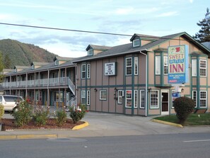 Property entrance - Sweet Breeze Inn (Grants Pass)