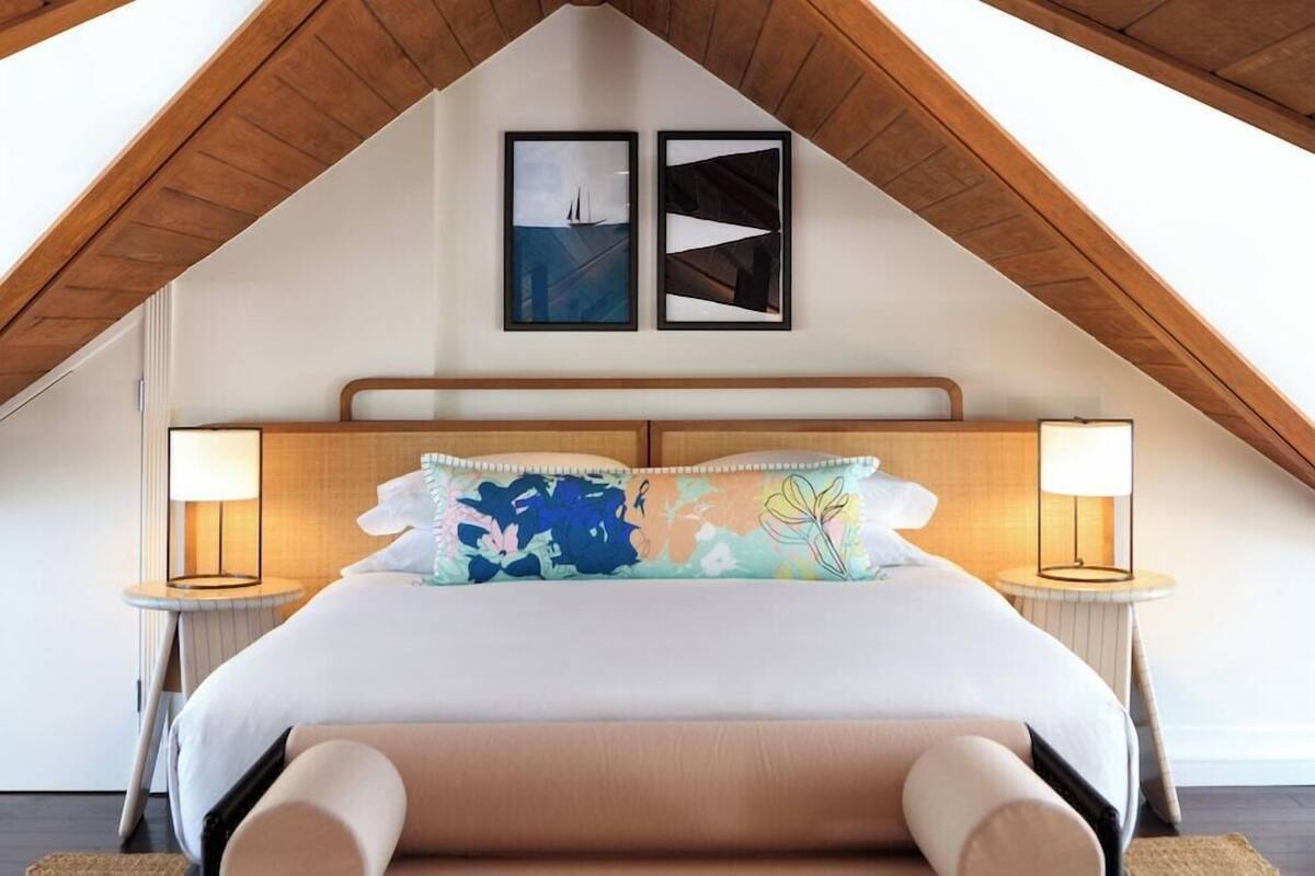 Premium bedding, in-room safe, iron/ironing board (on request)