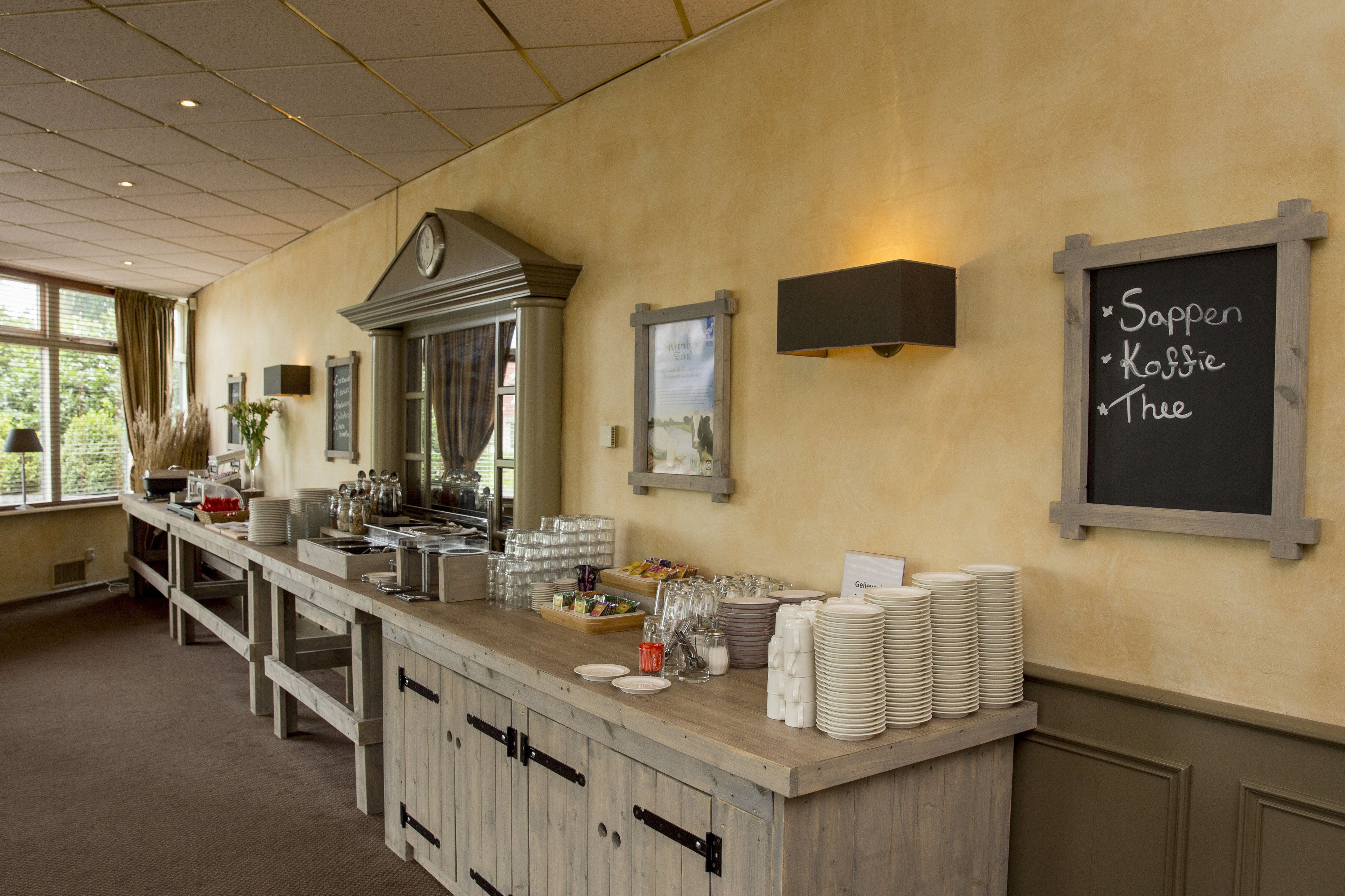 breakfast, lunch and dinner served