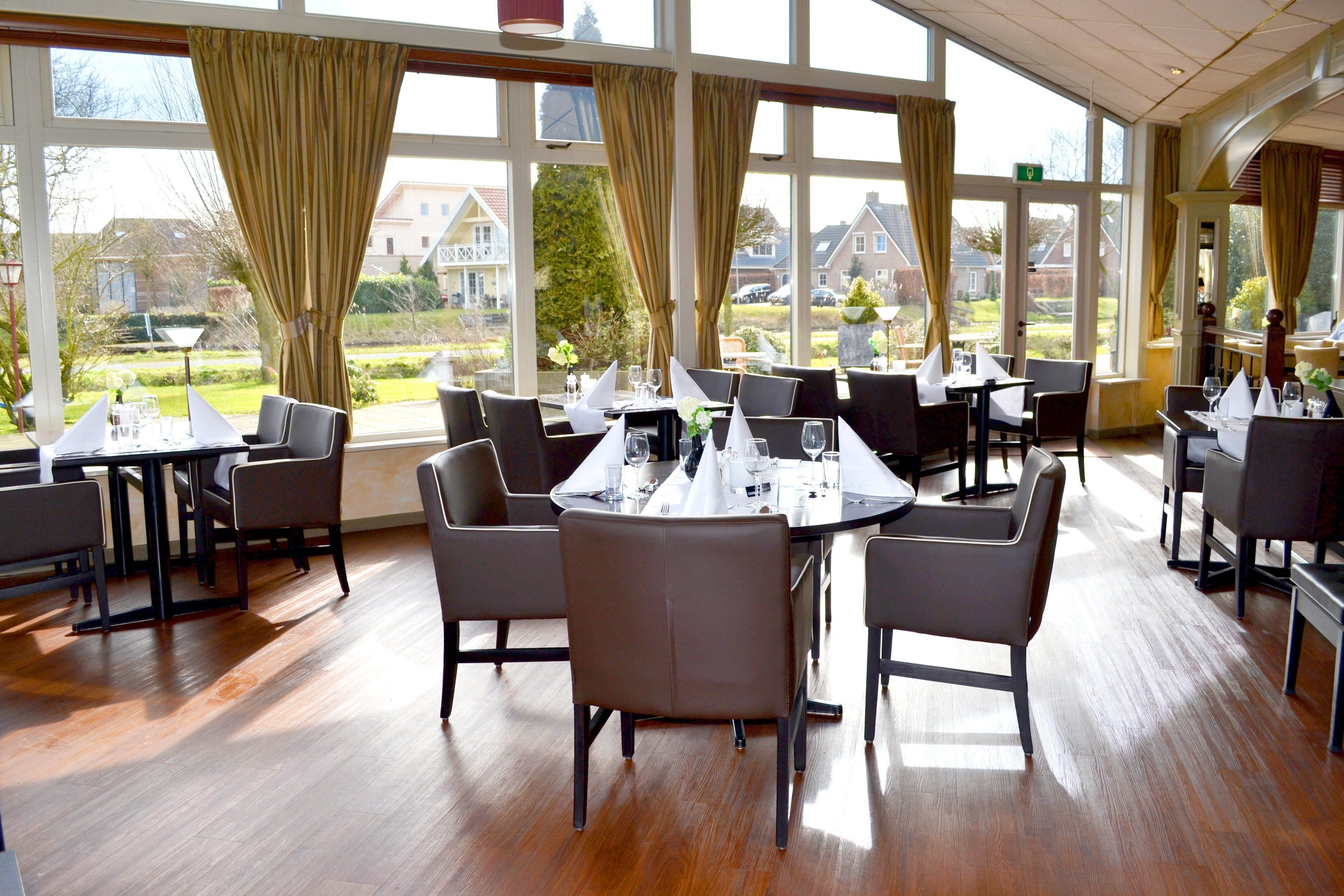 breakfast, lunch and dinner served