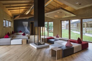 Sauna, hot tub, steam room, body treatments, aromatherapy