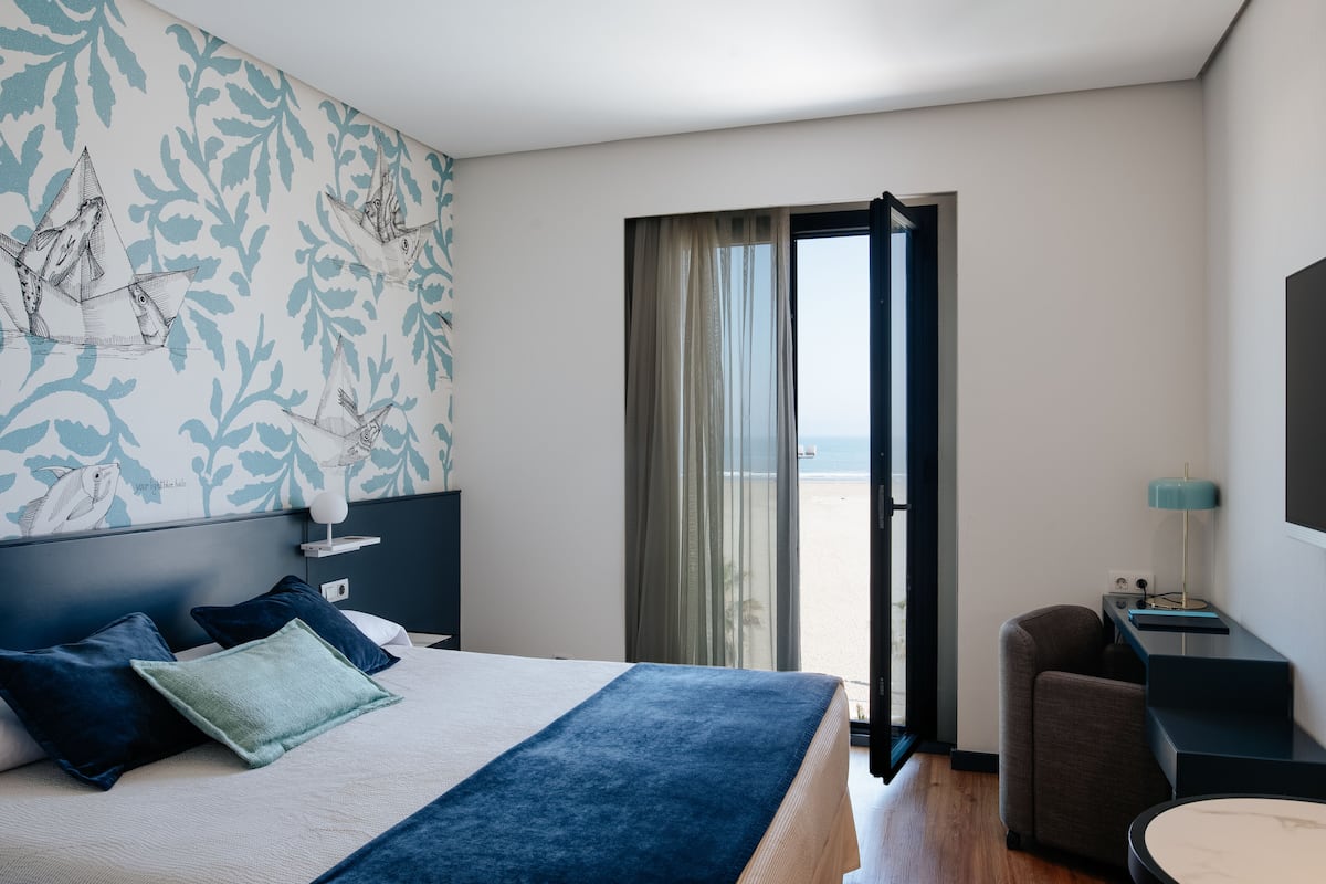 Minibar, in-room safe, desk, blackout curtains