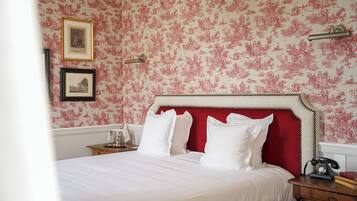 Signature Room | 1 bedroom, minibar, in-room safe, desk