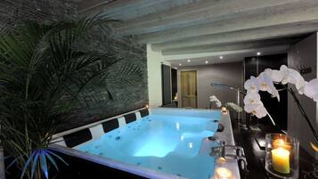Bathtub spa indoor