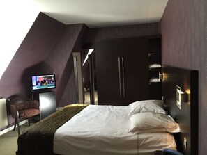 Tweepersoonskamer, uitzicht op park | Luxe beddengoed, een minibar, een kluis op de kamer, geluiddichte muren