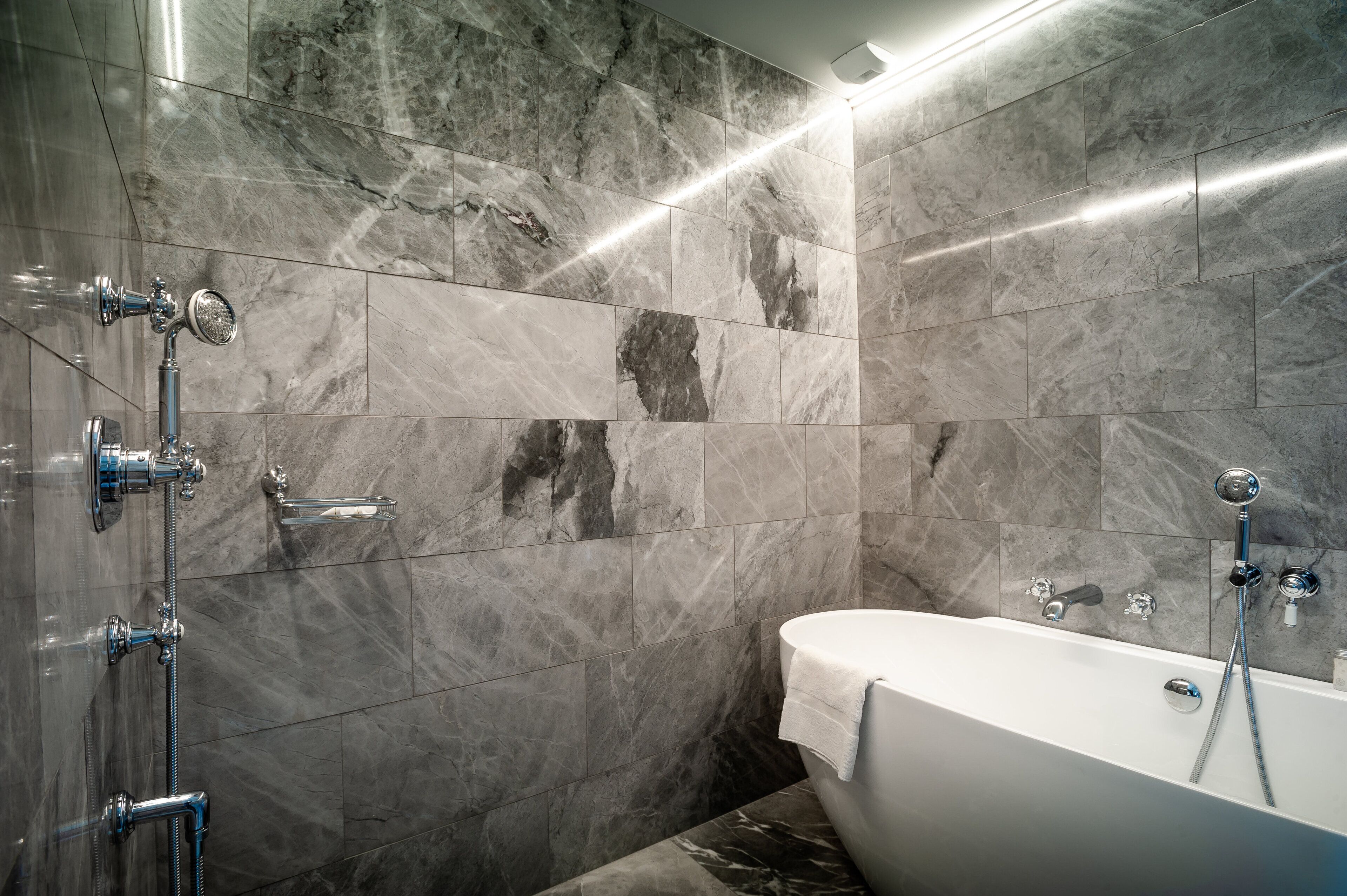 deluxe room (annex) | bathroom | shower, free toiletries, hair dryer, towels