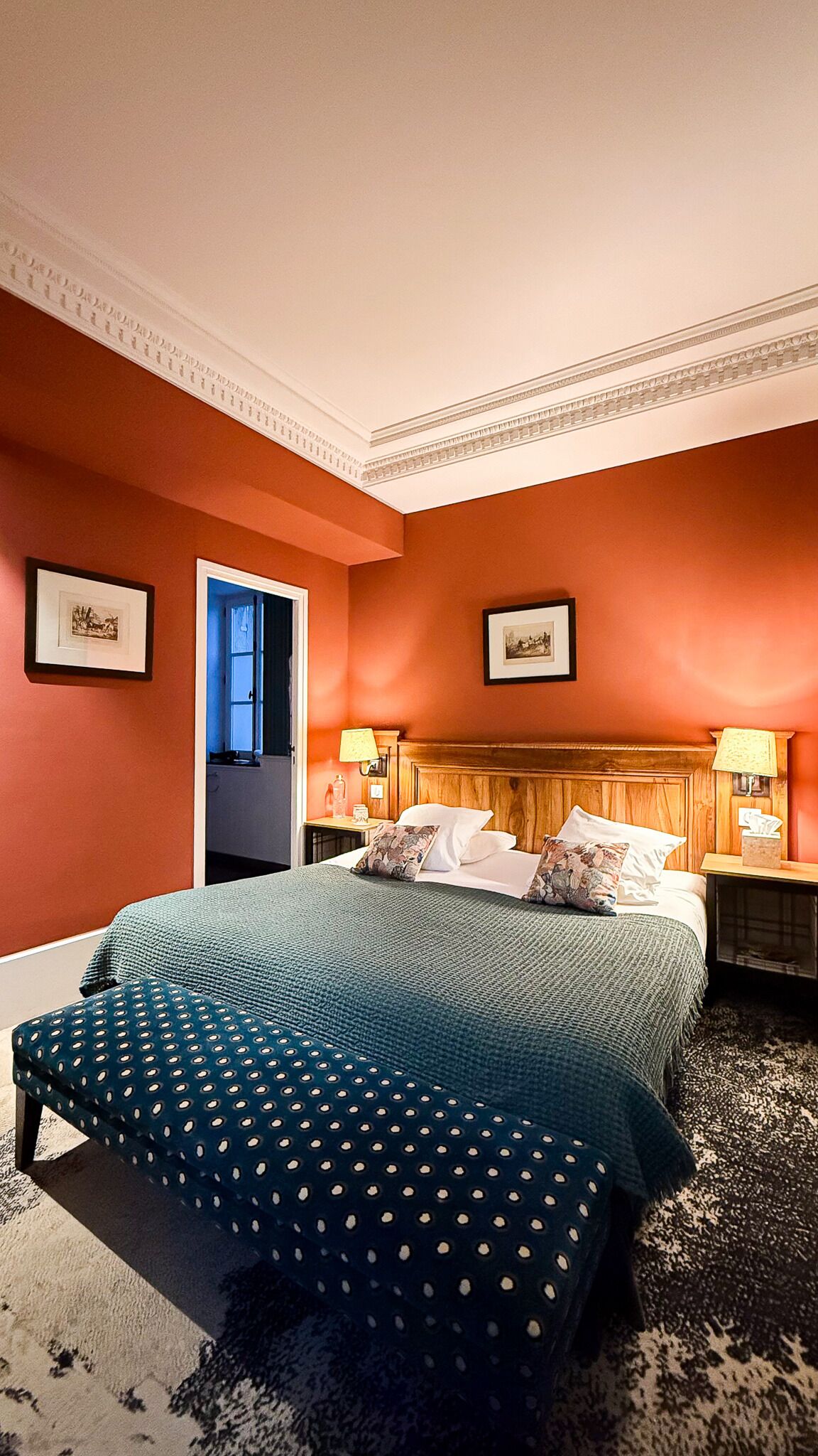 Superior-rum - 1 queensize-säng (Castle) | Mörkläggningsgardiner, gratis wi-fi och sängkläder