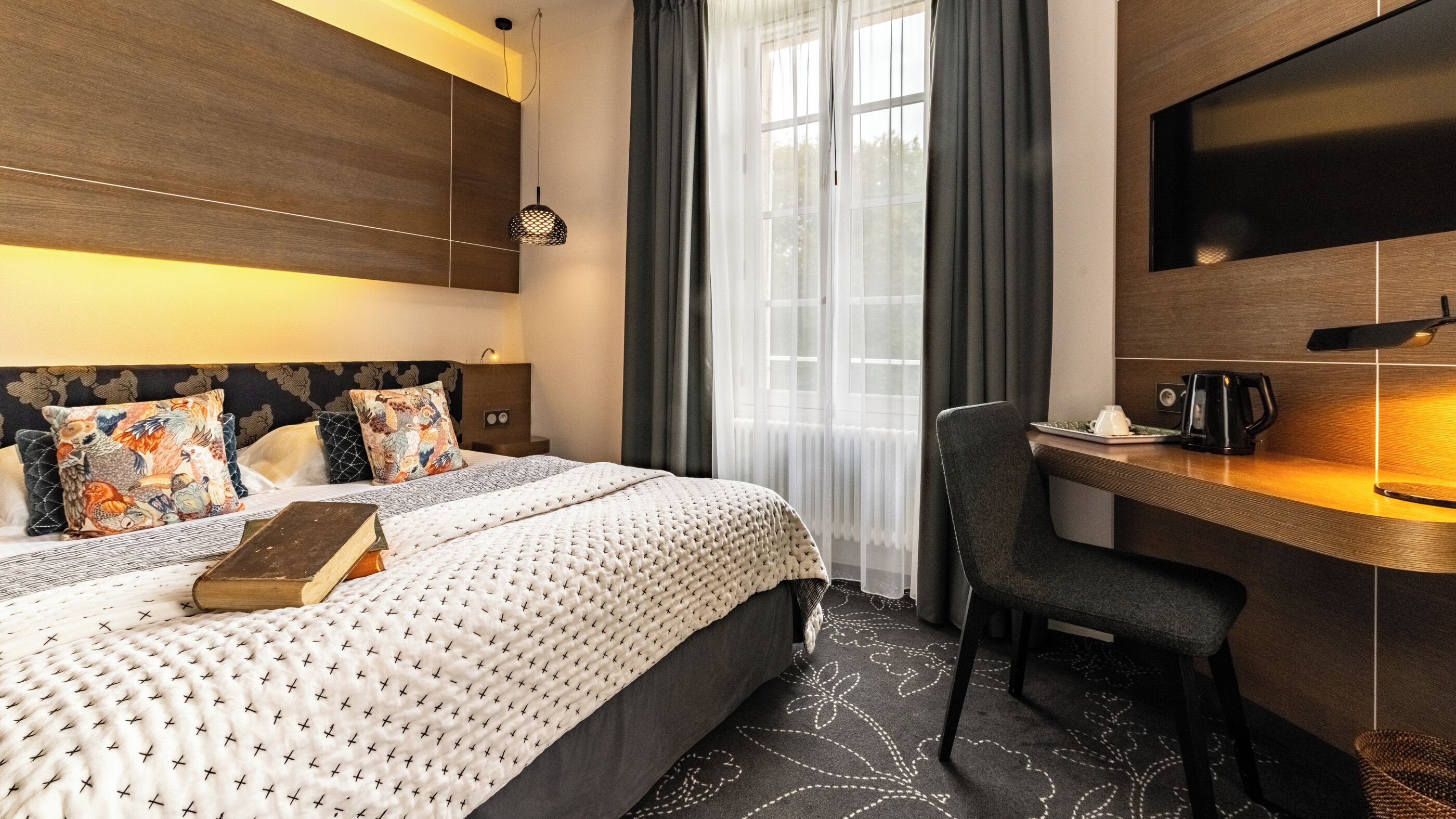 Blackout curtains, free WiFi, bed sheets