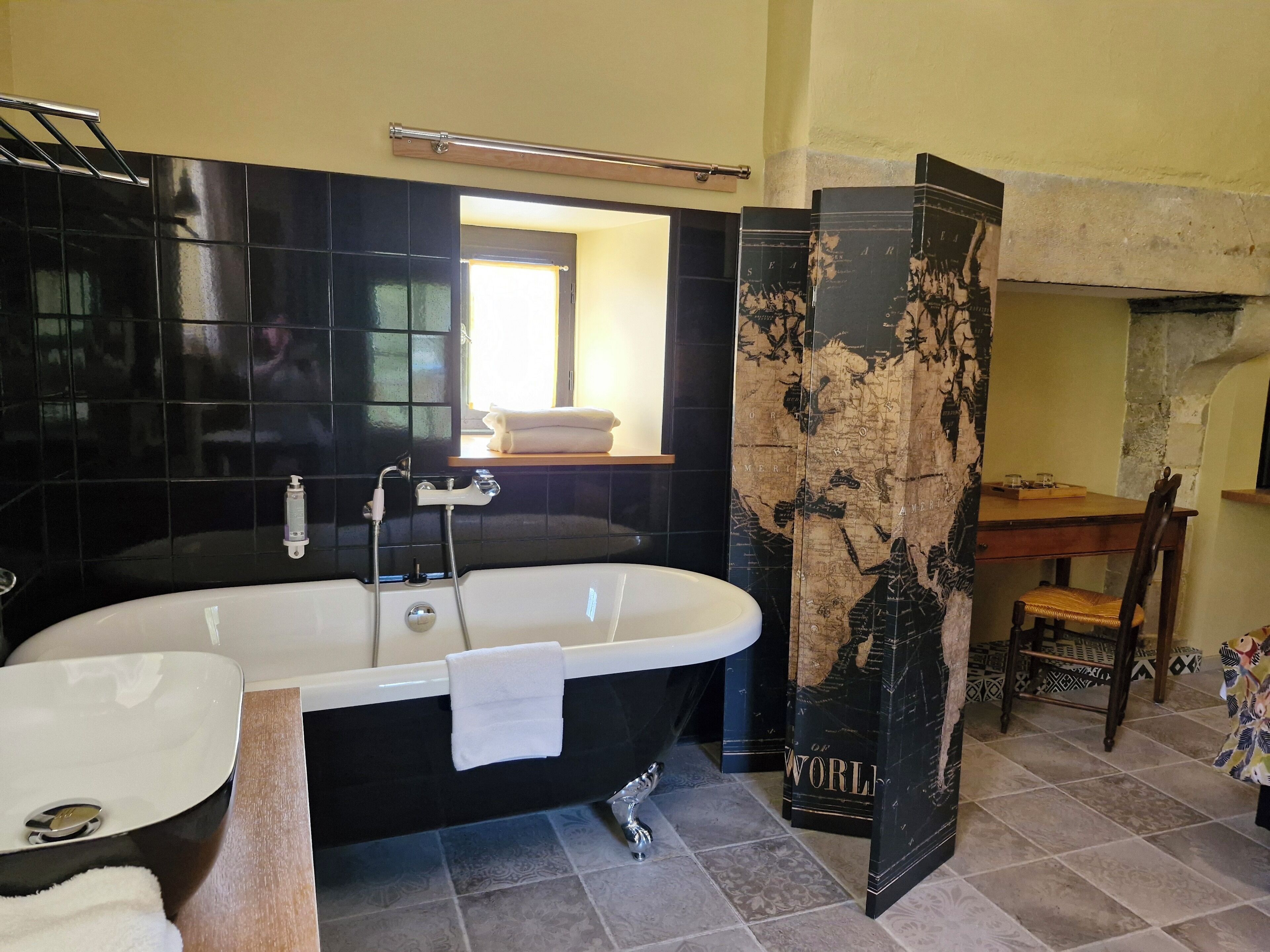 deluxe room | bathroom | shower, free toiletries, hair dryer, towels