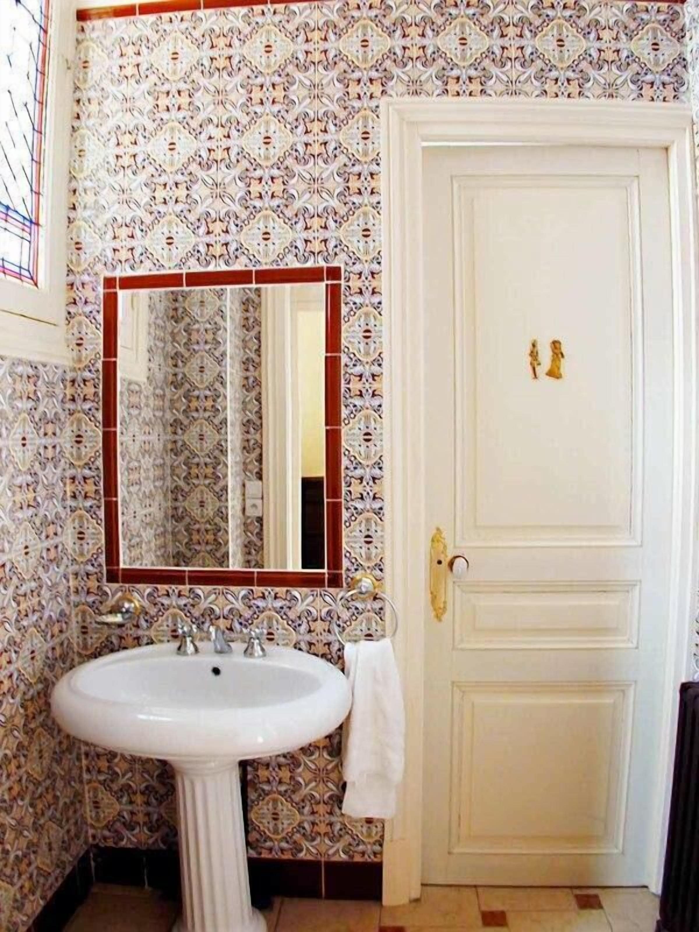 standard double room | bathroom | shower