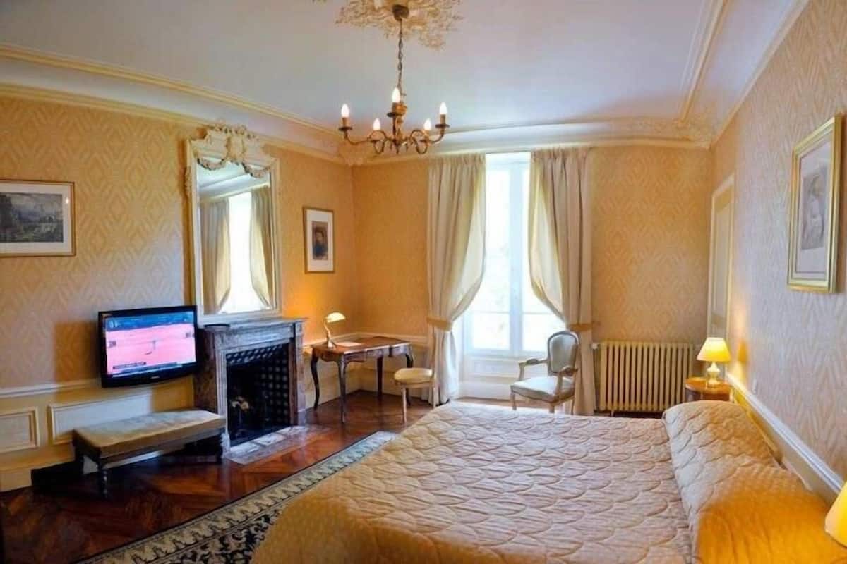 Individually decorated, individually furnished, soundproofing, free WiFi