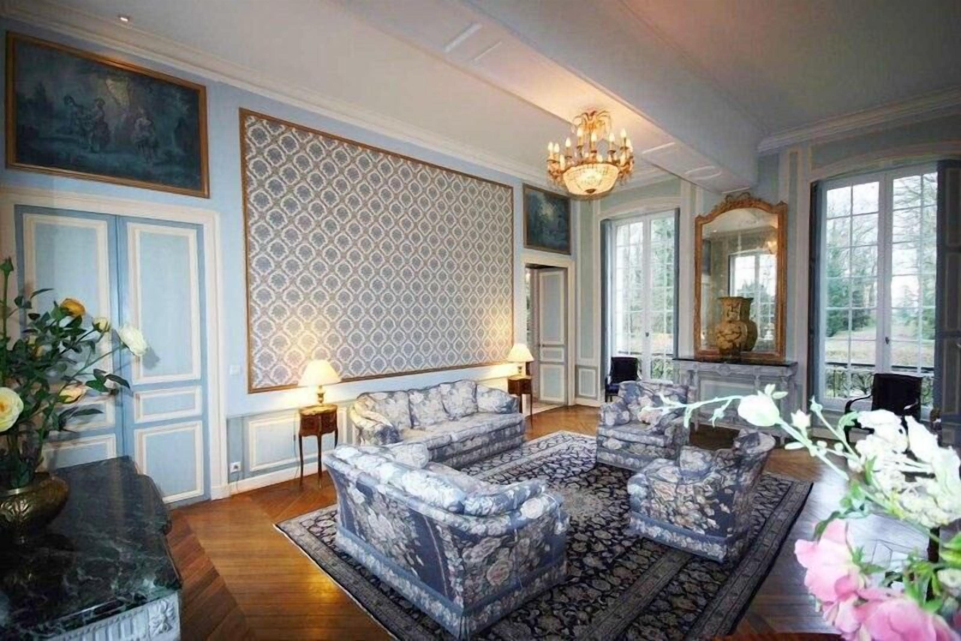 suite | living area | tv