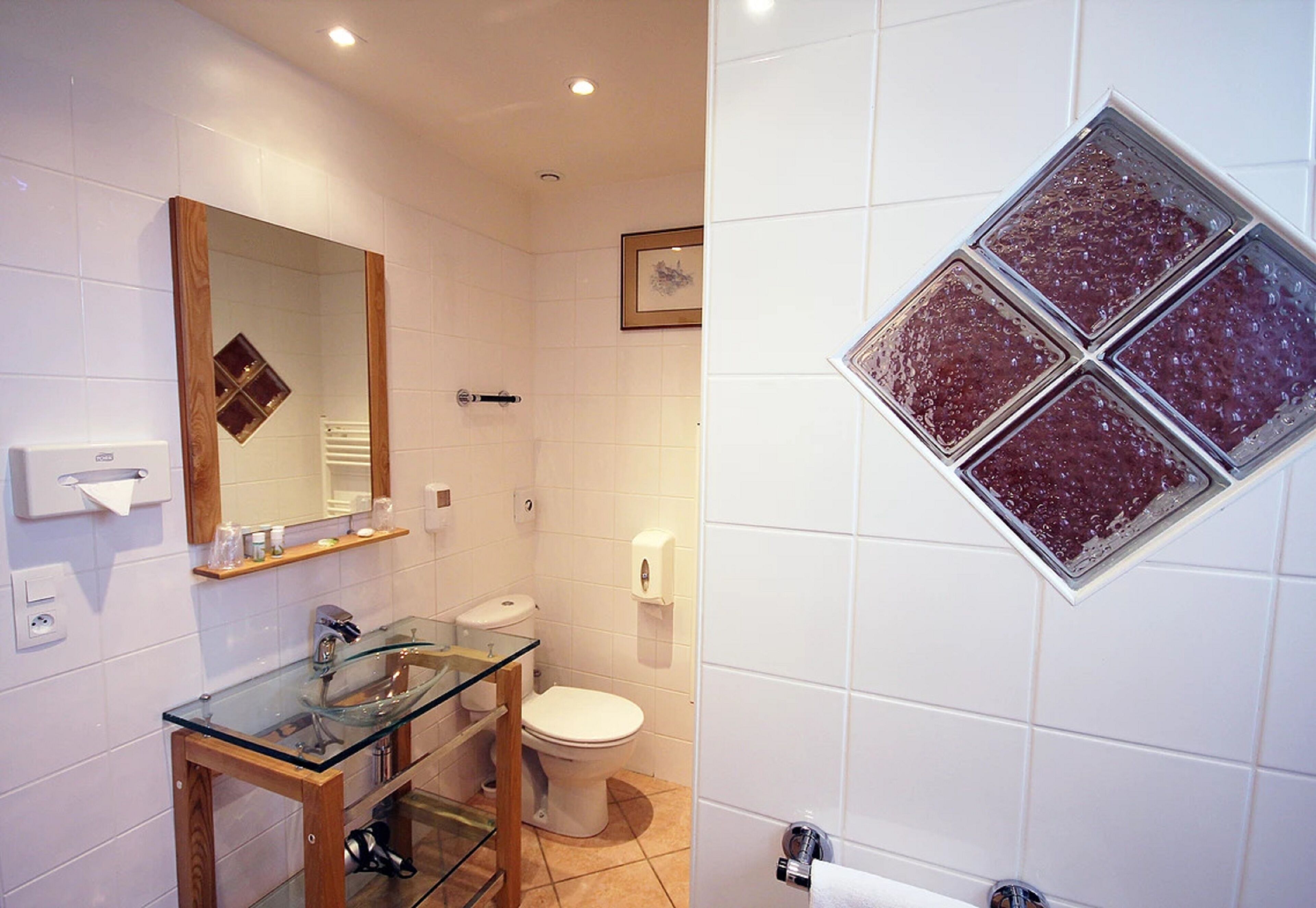 comfort double or twin room, park view | bathroom sink