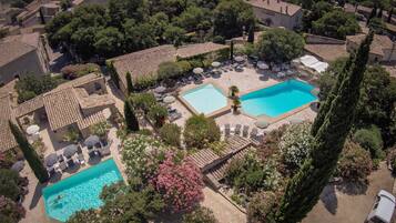 3 piscines extérieures