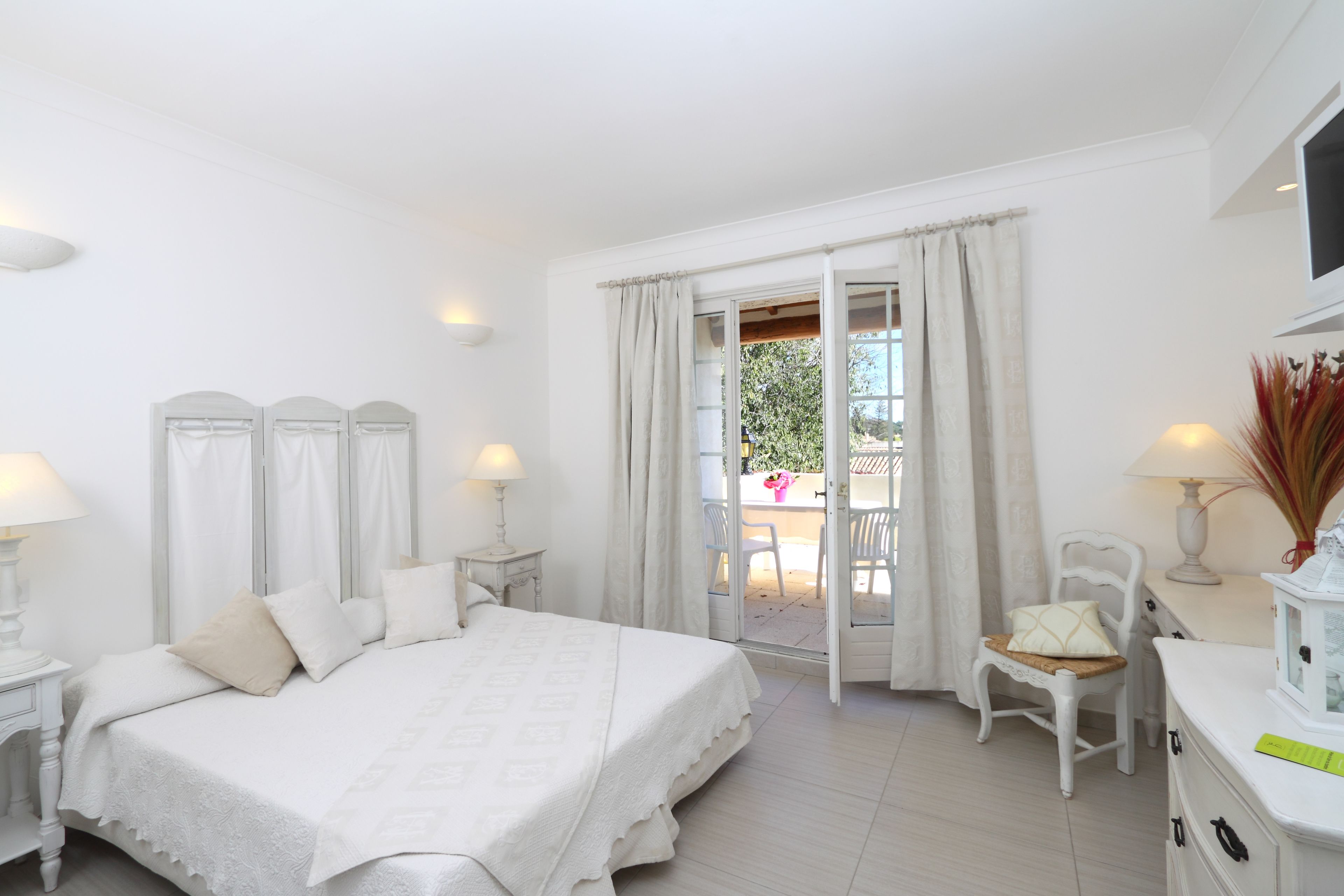 standard double room | 1 bedroom, minibar, desk, soundproofing