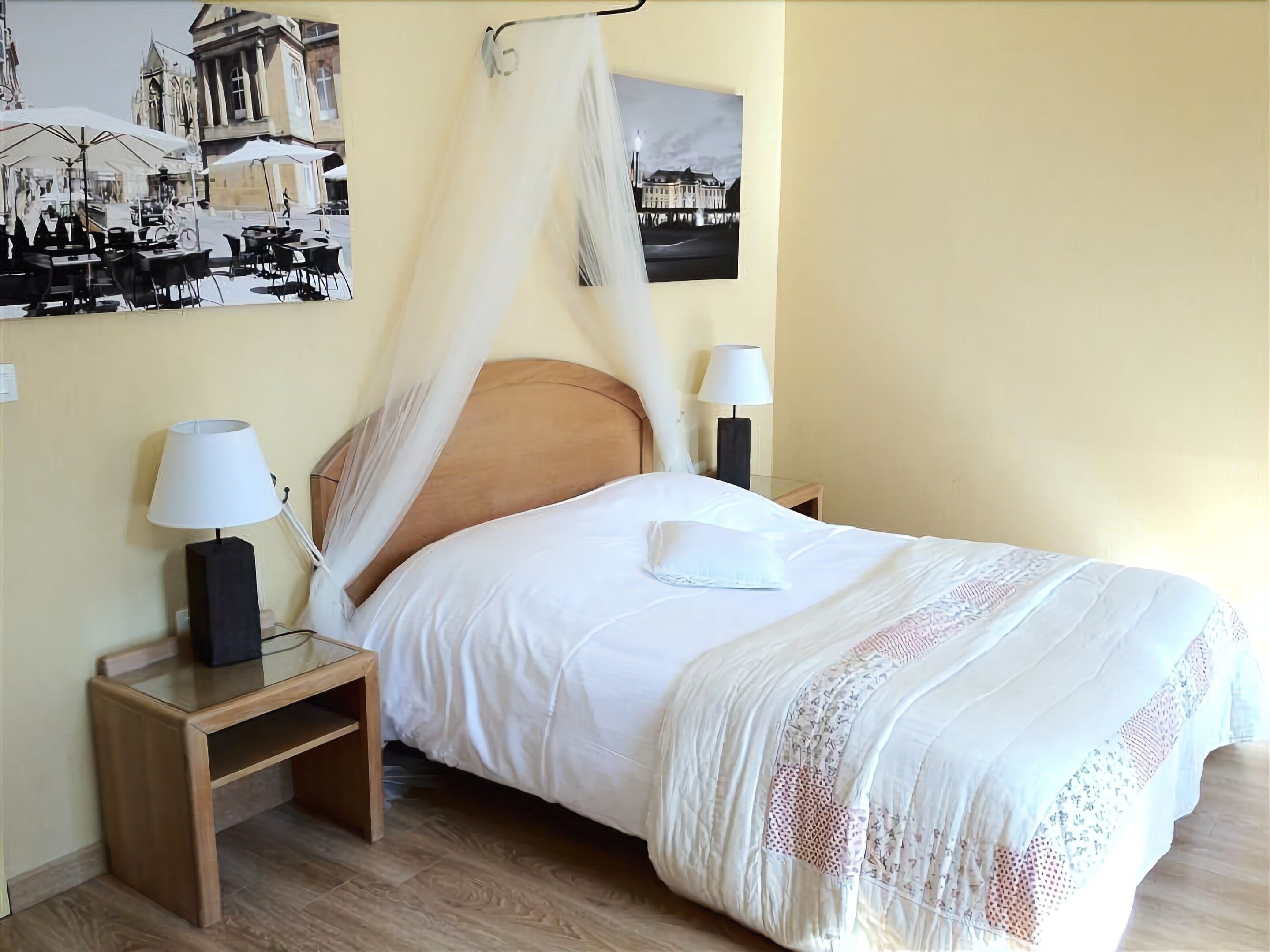 Foto - Hôtel Du Théâtre Centre Historique - Parking Souterrain Public Gratuit