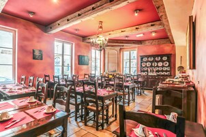 Daily buffet breakfast (EUR 12.5 per person)