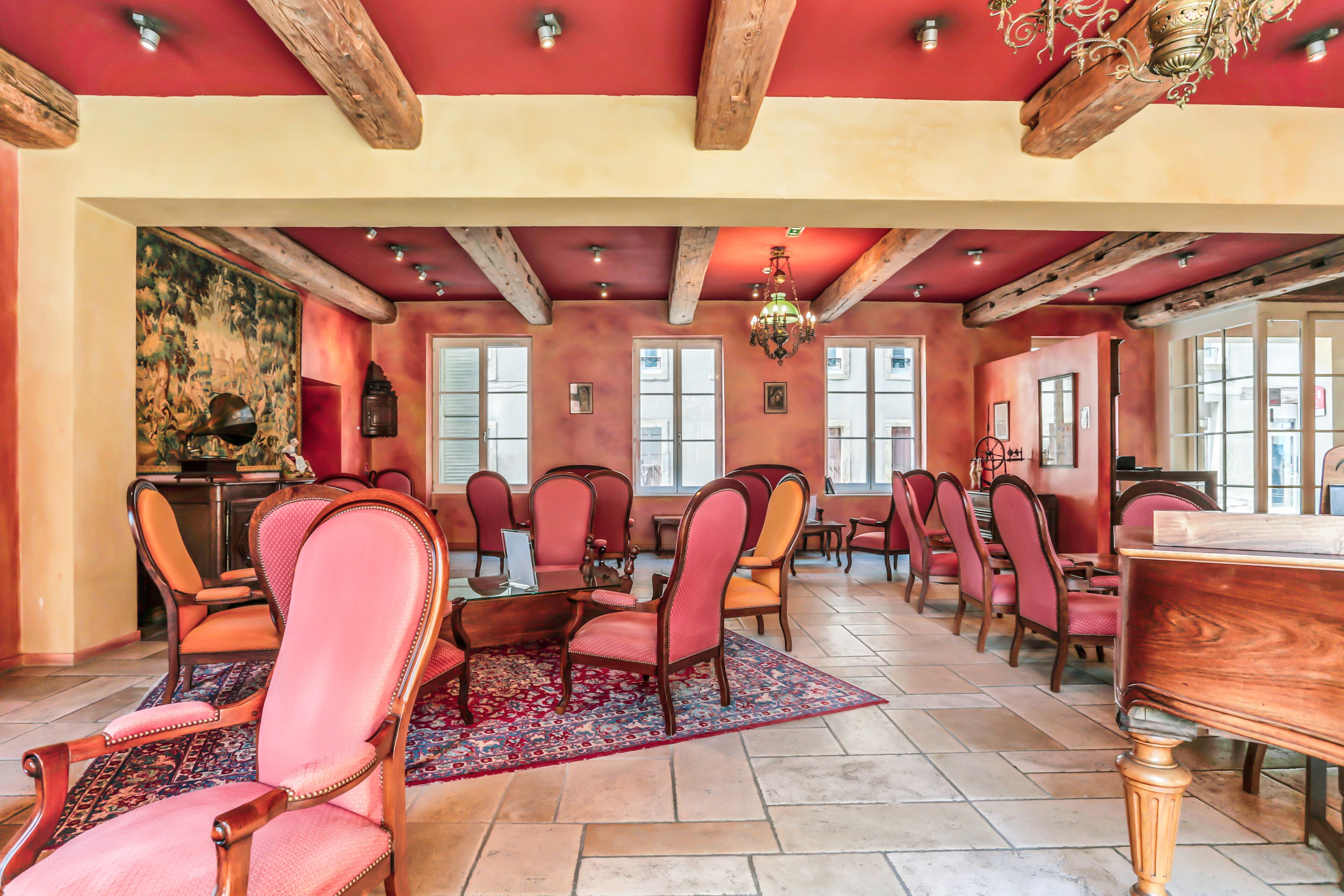 Coin salon dans le hall