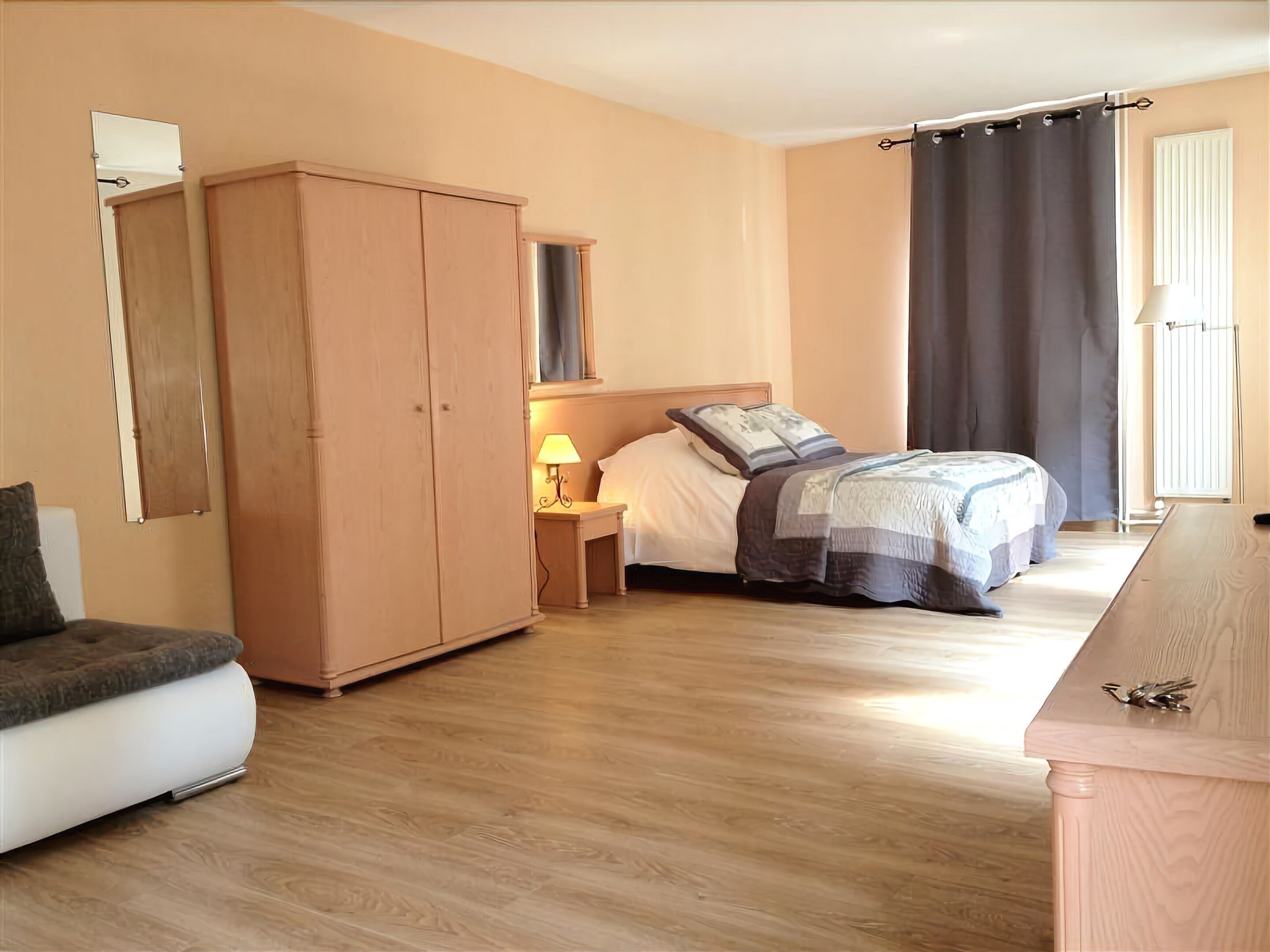 Foto - Hôtel Du Théâtre Centre Historique - Parking Souterrain Public Gratuit