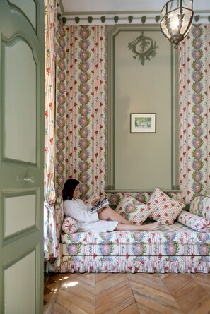 Chambre Double Deluxe | Literie de qualité supérieure, coffres-forts dans les chambres, bureau