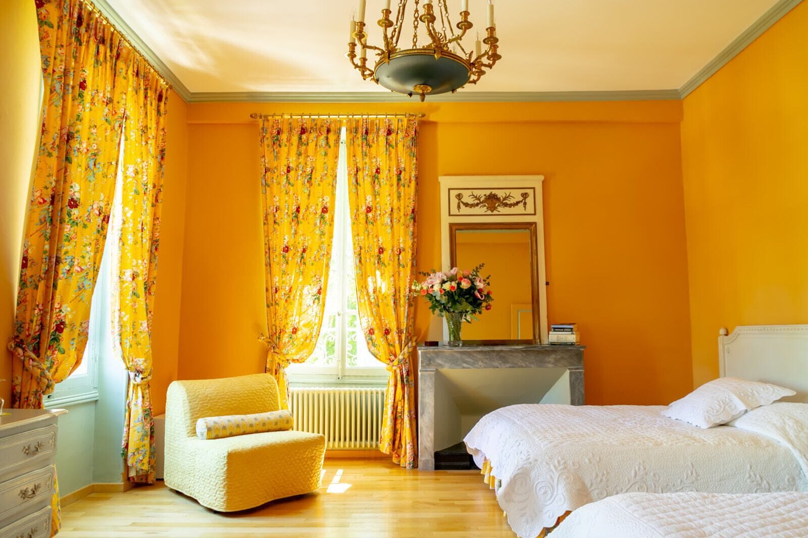 Familiekamer | Luxe beddengoed, een kluis op de kamer, een bureau