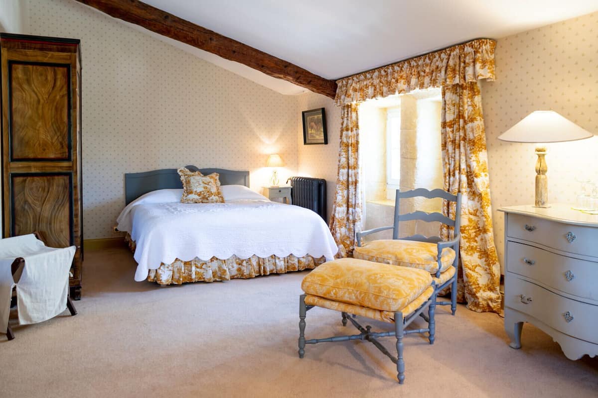 family room | premium bedding, in-room safe, desk, iron/ironing board