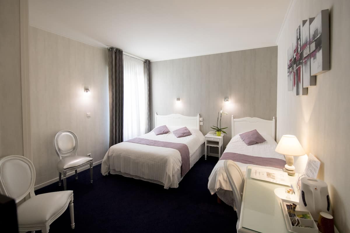 triple room | premium bedding, minibar, in-room safe, desk