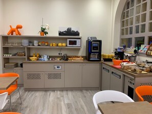 Daily buffet breakfast for a fee