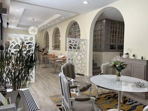 Lobby lounge