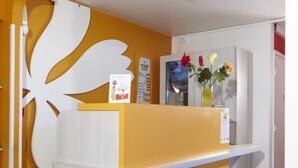Lobby - Première Classe Martigues (Martigues)