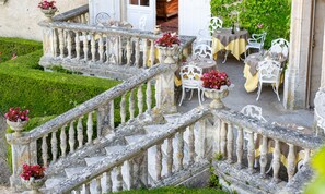 2 restaurants, breakfast, dinner served; French cuisine