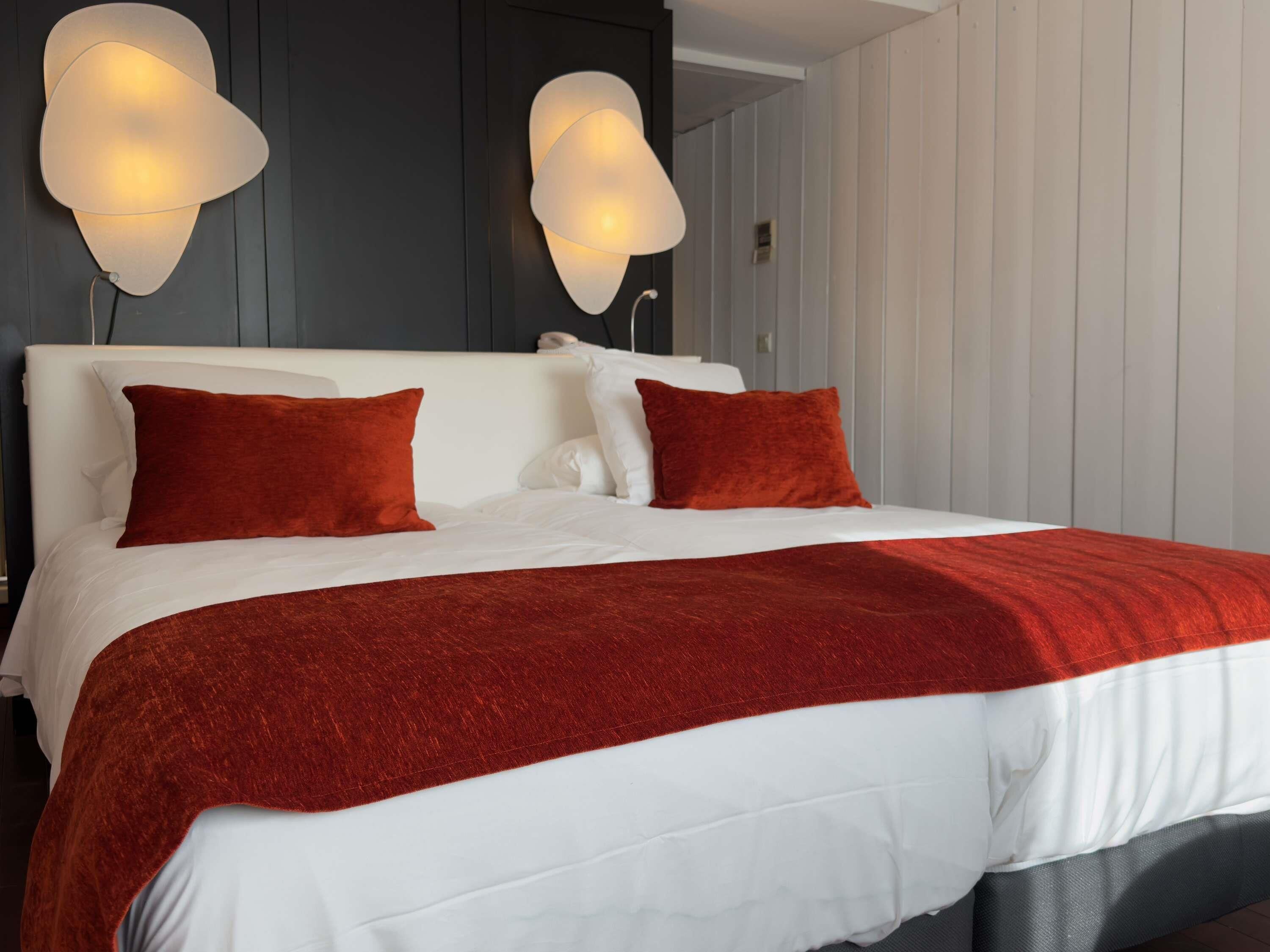 Standard Room, 2 Twin Beds | In-room safe, individually furnished, desk, soundproofing