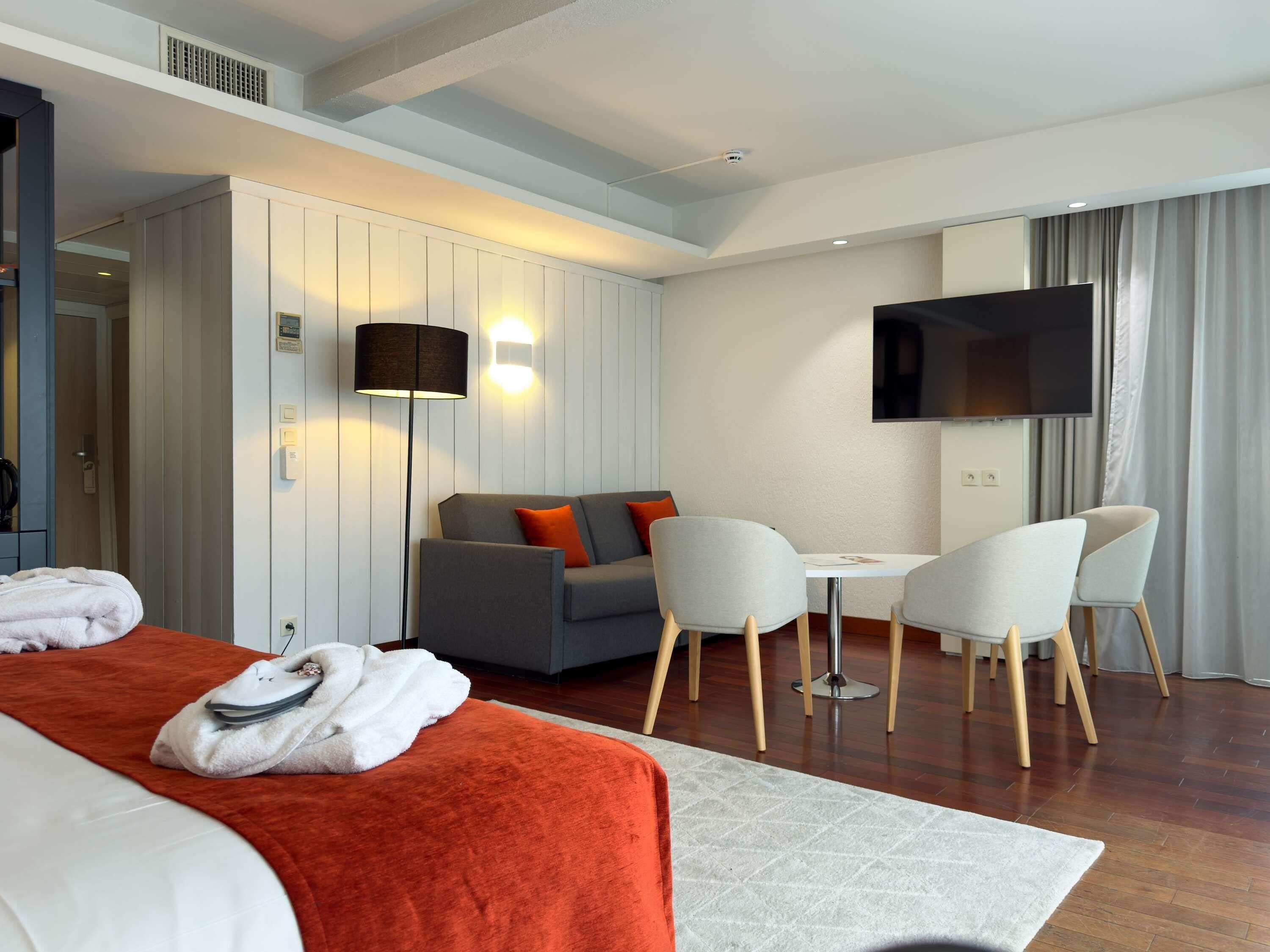 privilege, suite, 1 double bed with sofa bed | in-room safe, individually furnished, desk, soundproofing