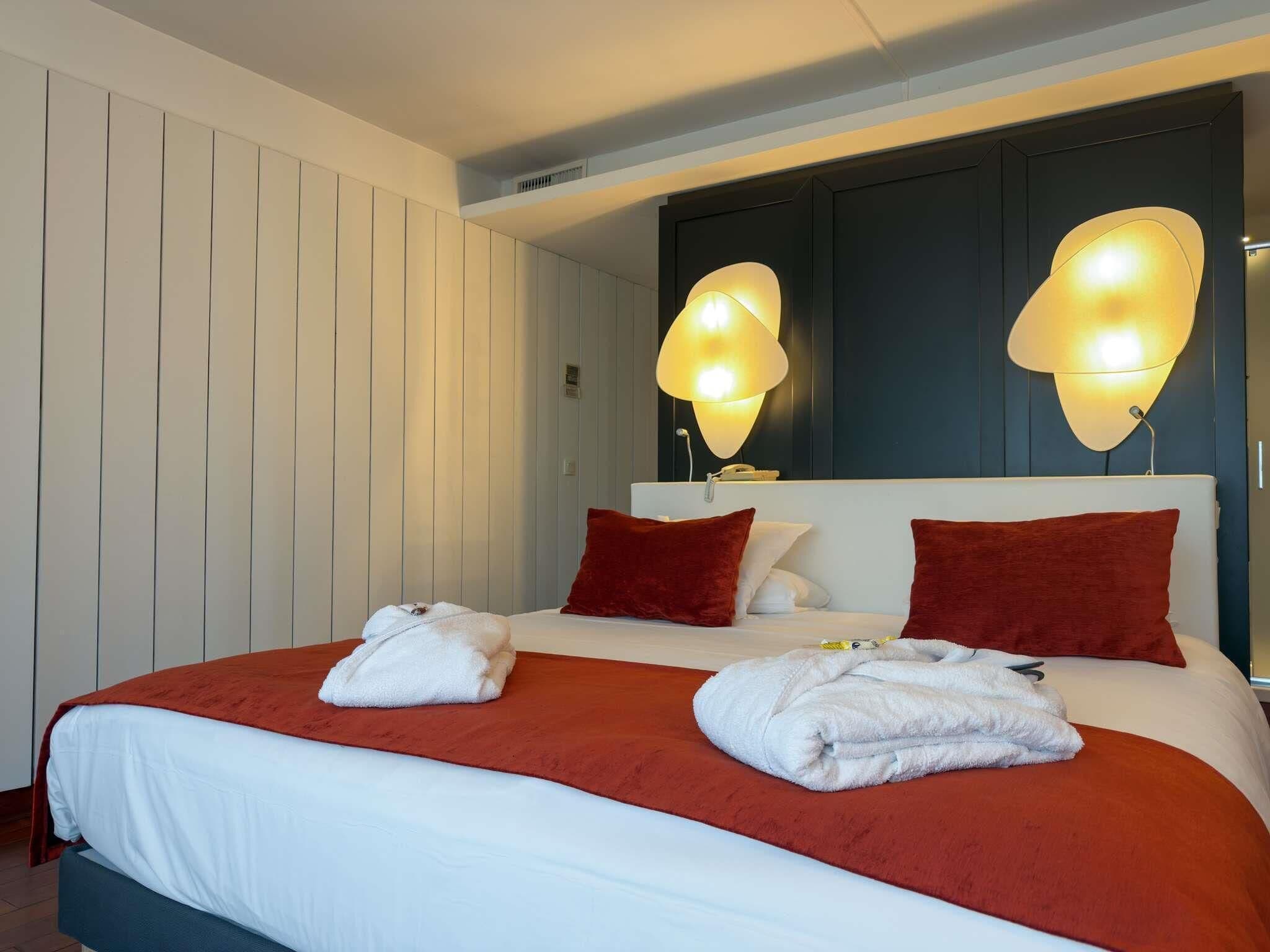 Privilege, Room, 1 King Bed, Sea View | In-room safe, individually furnished, desk, soundproofing