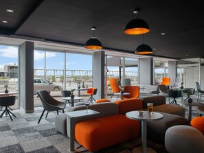 Bar (on property) - Mercure Dieppe La Présidence (Dieppe)