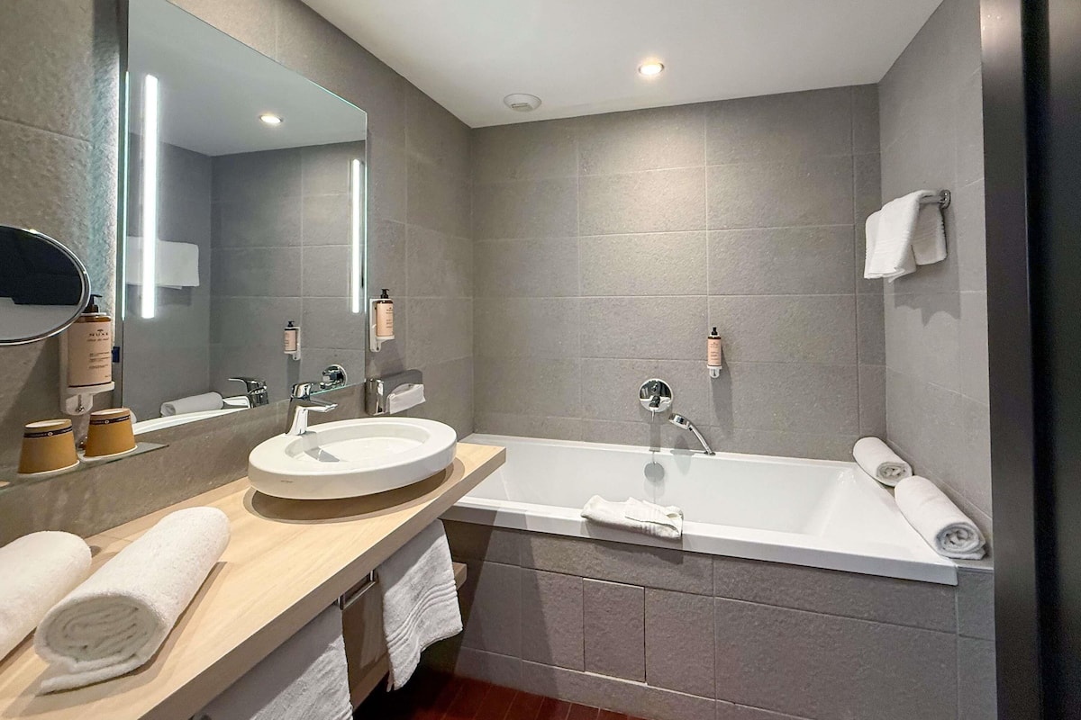 privilege, suite, 1 double bed with sofa bed | in-room safe, individually furnished, desk, soundproofing